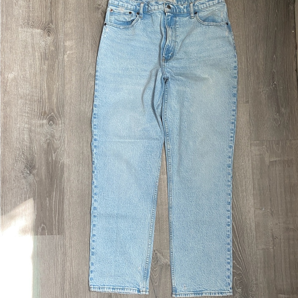Abercrombie & Fitch The 90’s Straight Ultra High Rise Jeans - Picture 2 of 5